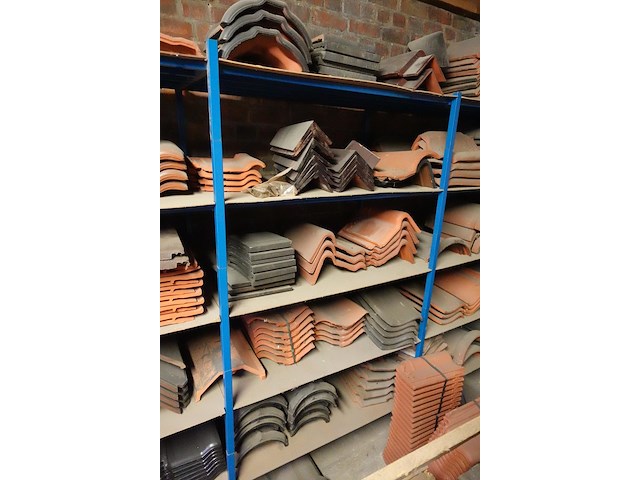 Grote partij diverse dakpannen - afbeelding 15 van  17