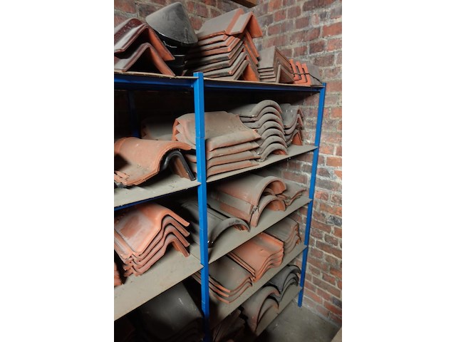 Grote partij diverse dakpannen - afbeelding 16 van  17