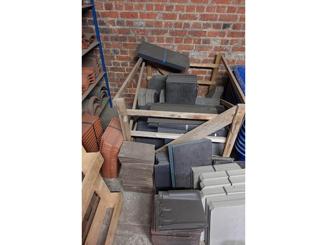 Grote partij diverse dakpannen - afbeelding 17 van  17