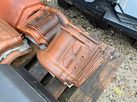 Grote partij diverse dakpannen - afbeelding 6 van  24