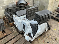 Grote partij diverse dakpannen - afbeelding 9 van  24