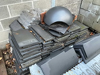 Grote partij diverse dakpannen - afbeelding 13 van  24