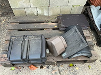 Grote partij diverse dakpannen - afbeelding 14 van  24