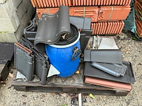 Grote partij diverse dakpannen - afbeelding 15 van  24