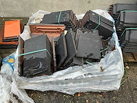 Grote partij diverse dakpannen - afbeelding 20 van  24