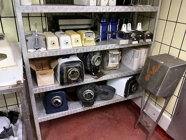 Grote partij diverse dispensers - afbeelding 4 van  4
