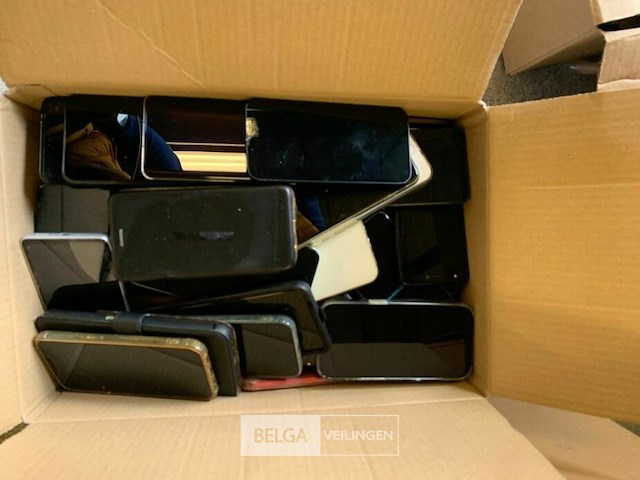 Grote partij diverse gsm's - afbeelding 1 van  1