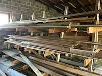 Grote partij diverse houten latten, planken en profielen - afbeelding 5 van  27