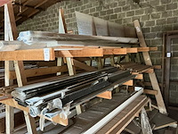 Grote partij diverse houten latten, planken en profielen - afbeelding 17 van  27