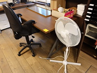 Grote partij diverse inhoud bureau - afbeelding 1 van  14