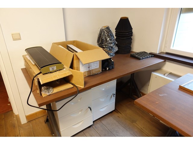 Grote partij diverse inhoud bureau - afbeelding 14 van  14