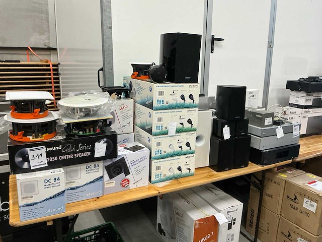 Grote partij diverse luidsprekers en versterkers - afbeelding 1 van  7