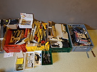 Grote partij diverse messen en toebehoren - afbeelding 1 van  14