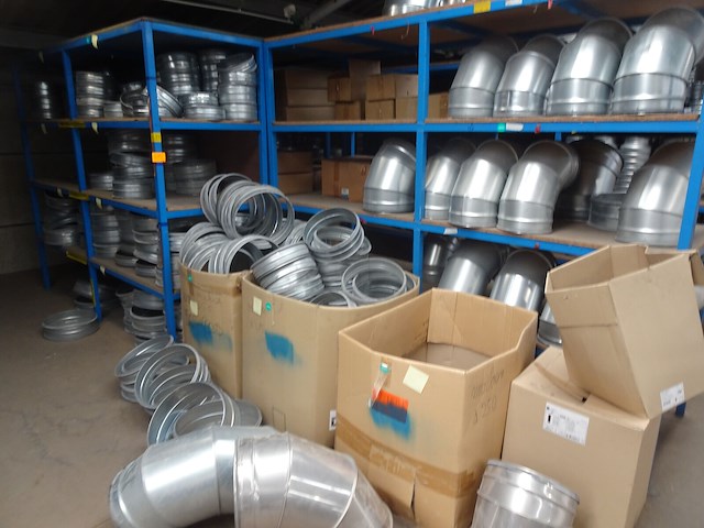 Grote partij diverse metalen koppelstukken - afbeelding 1 van  17