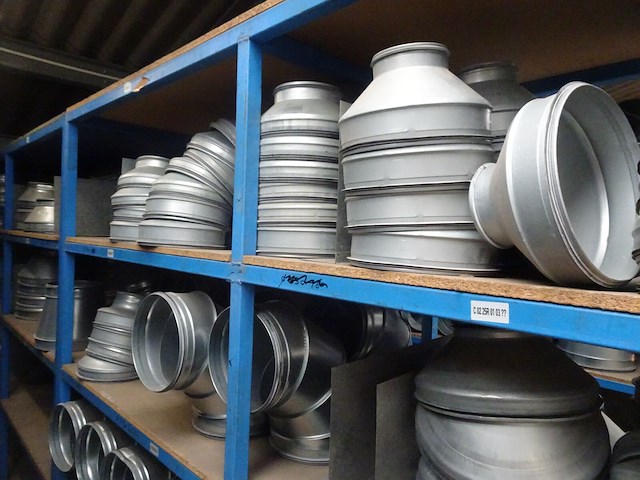 Grote partij diverse metalen koppelstukken - afbeelding 16 van  17