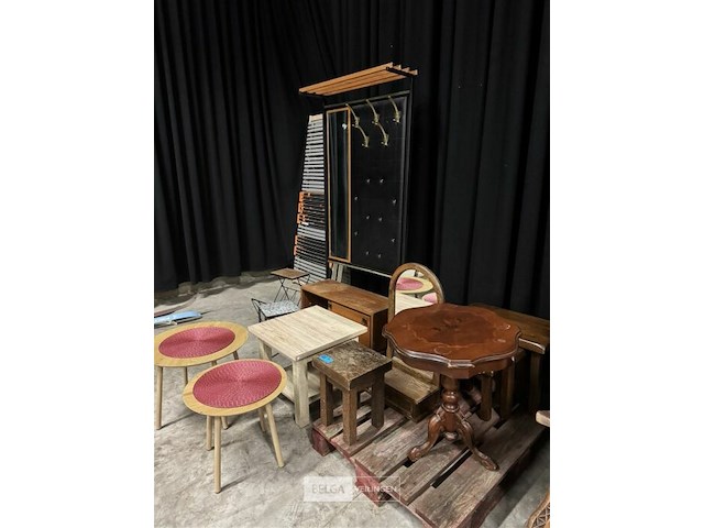 Grote partij diverse meubelen - afbeelding 1 van  11