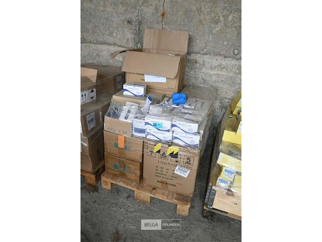 Grote partij diverse mondmaskers - afbeelding 1 van  8