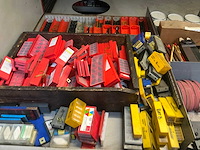 Grote partij diverse onderdelen en accessoires voor metaalbewerkingsmachines - afbeelding 10 van  16