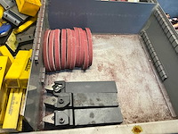 Grote partij diverse onderdelen en accessoires voor metaalbewerkingsmachines - afbeelding 14 van  16