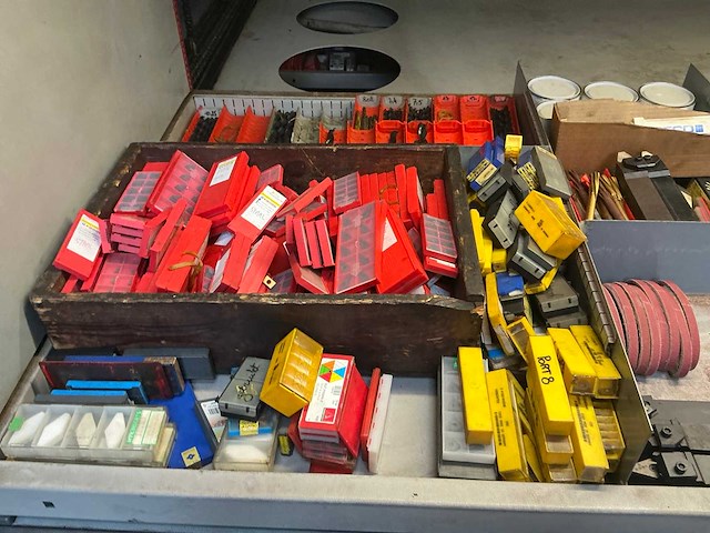 Grote partij diverse onderdelen en accessoires voor metaalbewerkingsmachines - afbeelding 12 van  19