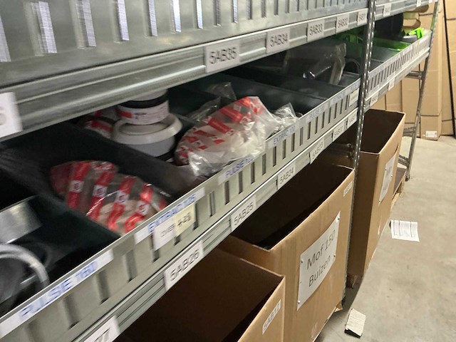 Grote partij diverse onderdelen en accessoires voor ventilatiesysteem - afbeelding 2 van  12