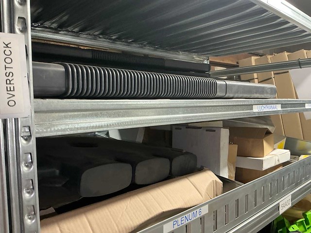 Grote partij diverse onderdelen en accessoires voor ventilatiesysteem - afbeelding 4 van  12