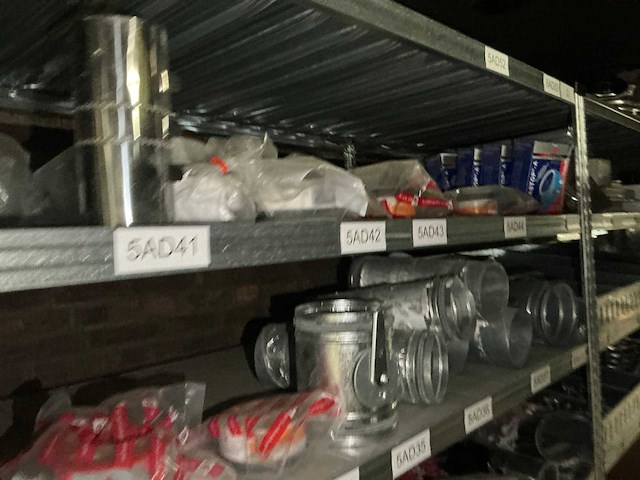Grote partij diverse onderdelen en accessoires voor ventilatiesysteem - afbeelding 9 van  12