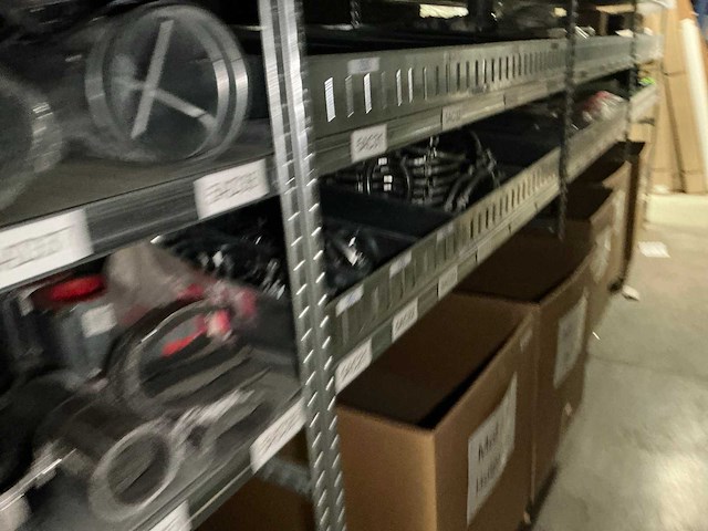 Grote partij diverse onderdelen en accessoires voor ventilatiesysteem - afbeelding 10 van  12