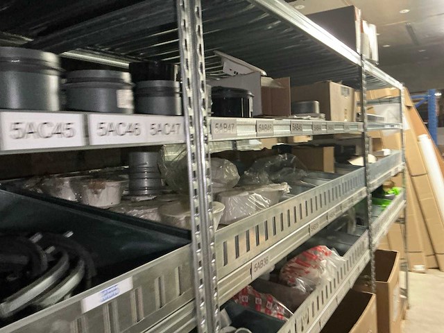 Grote partij diverse onderdelen en accessoires voor ventilatiesysteem - afbeelding 12 van  12