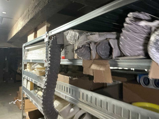 Grote partij diverse onderdelen en accessoires voor ventilatiesysteem - afbeelding 3 van  24
