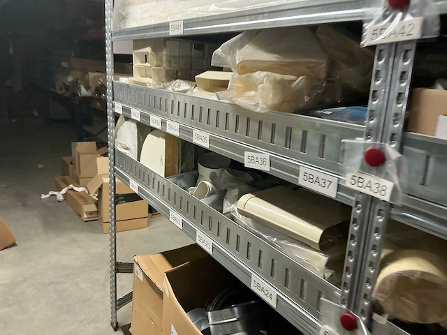 Grote partij diverse onderdelen en accessoires voor ventilatiesysteem - afbeelding 5 van  24