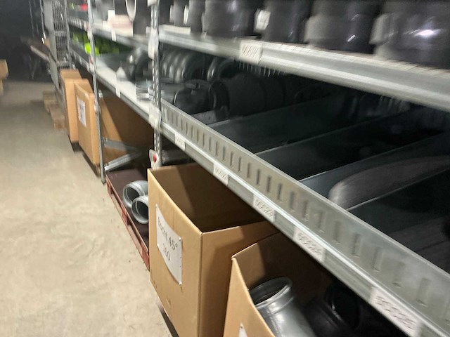 Grote partij diverse onderdelen en accessoires voor ventilatiesysteem - afbeelding 13 van  24