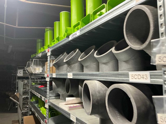 Grote partij diverse onderdelen en accessoires voor ventilatiesysteem - afbeelding 1 van  3