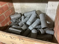 Grote partij diverse pvc koppelstukken - afbeelding 1 van  43