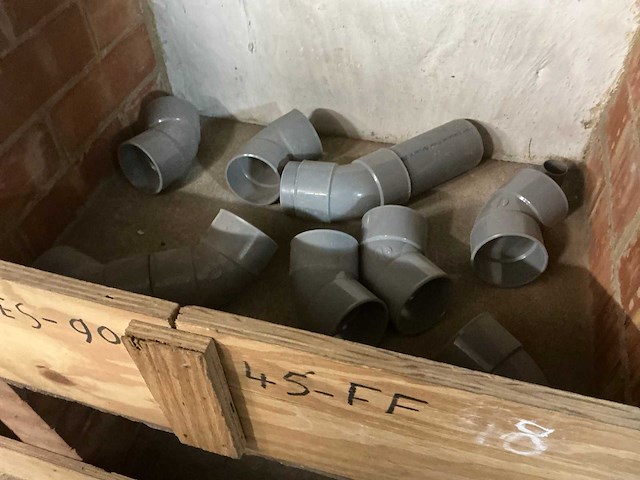 Grote partij diverse pvc koppelstukken - afbeelding 29 van  43