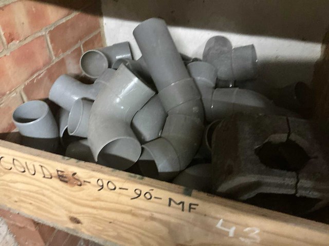 Grote partij diverse pvc koppelstukken - afbeelding 36 van  43