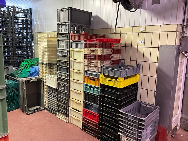 Grote partij diverse pvc stapelkrat - afbeelding 1 van  3