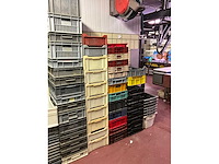 Grote partij diverse pvc stapelkrat - afbeelding 2 van  3