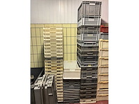 Grote partij diverse pvc stapelkrat - afbeelding 3 van  3