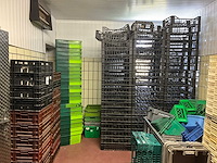 Grote partij diverse pvc stapelkrat - afbeelding 1 van  4