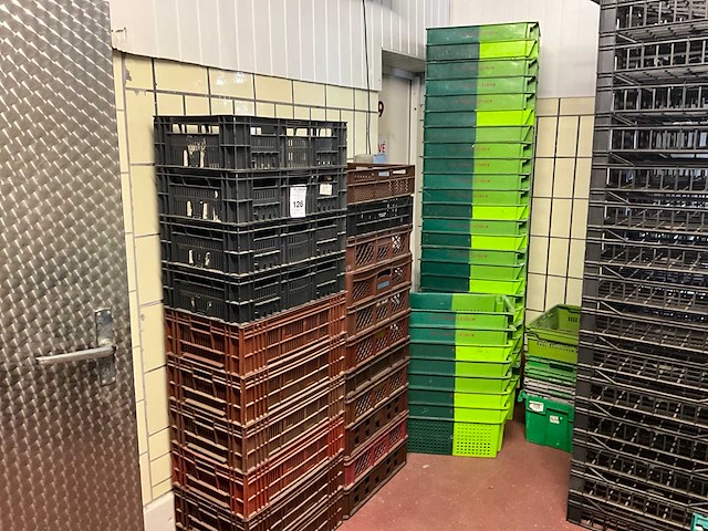 Grote partij diverse pvc stapelkrat - afbeelding 2 van  4