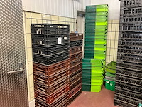 Grote partij diverse pvc stapelkrat - afbeelding 2 van  4