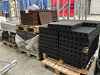 Grote partij diverse rubberen tegels - afbeelding 1 van  10