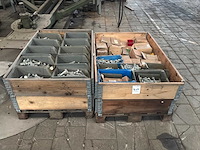 Grote partij diverse rvs bouten en moeren - afbeelding 1 van  3