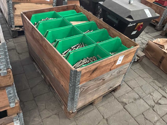Grote partij diverse rvs bouten - afbeelding 1 van  2