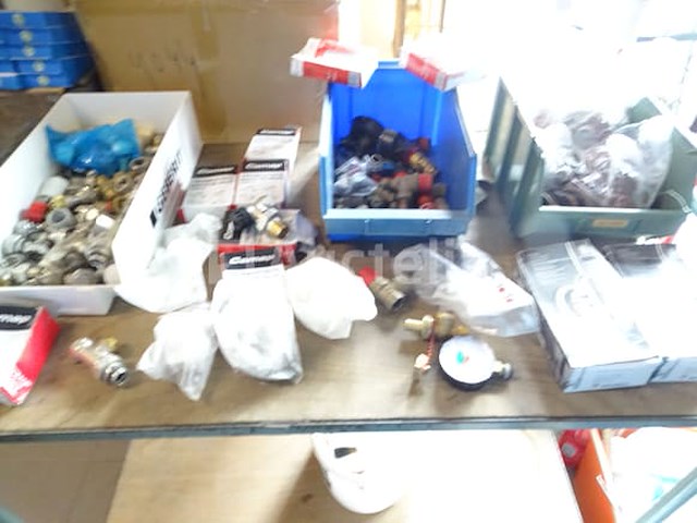 Grote partij diverse sanitairsaccessoires - afbeelding 7 van  15