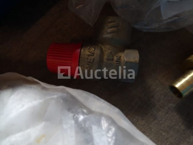 Grote partij diverse sanitairsaccessoires - afbeelding 14 van  15