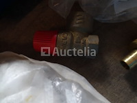 Grote partij diverse sanitairsaccessoires - afbeelding 14 van  15