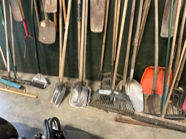 Grote partij diverse steelgereedschappen - afbeelding 1 van  1