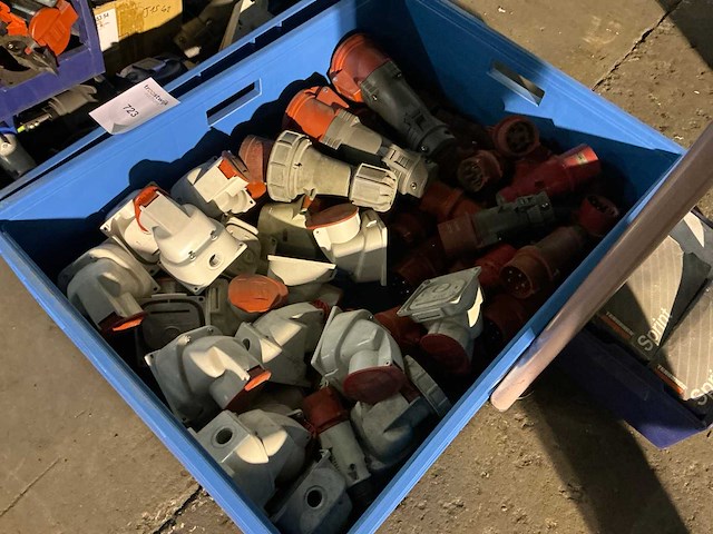 Grote partij diverse stekkers - afbeelding 2 van  9